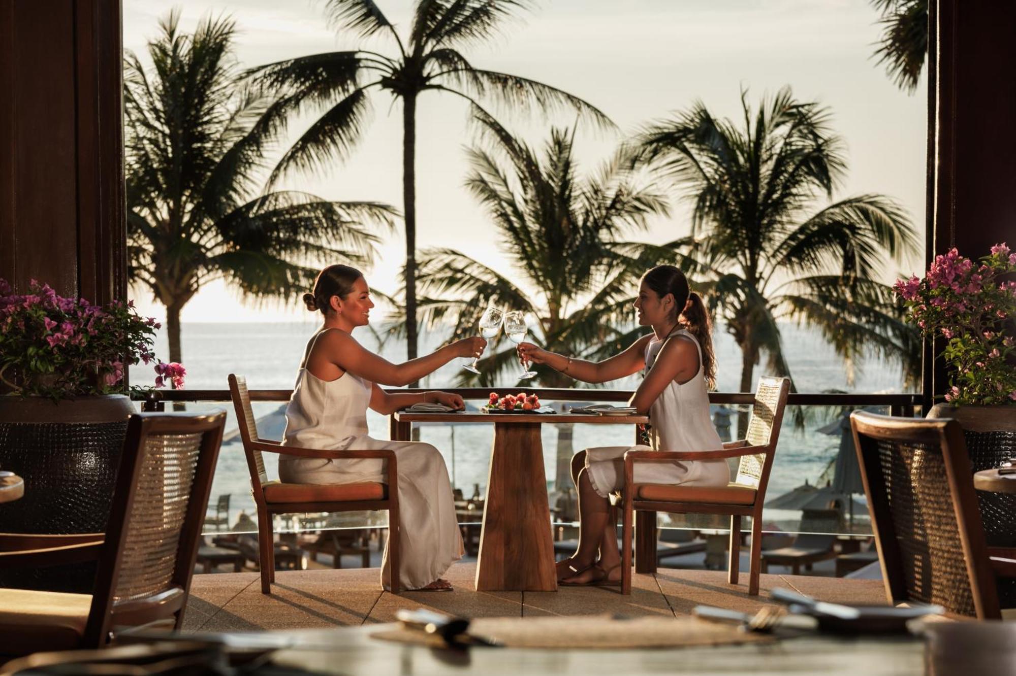 Hotel The Surin Phuket Esterno foto