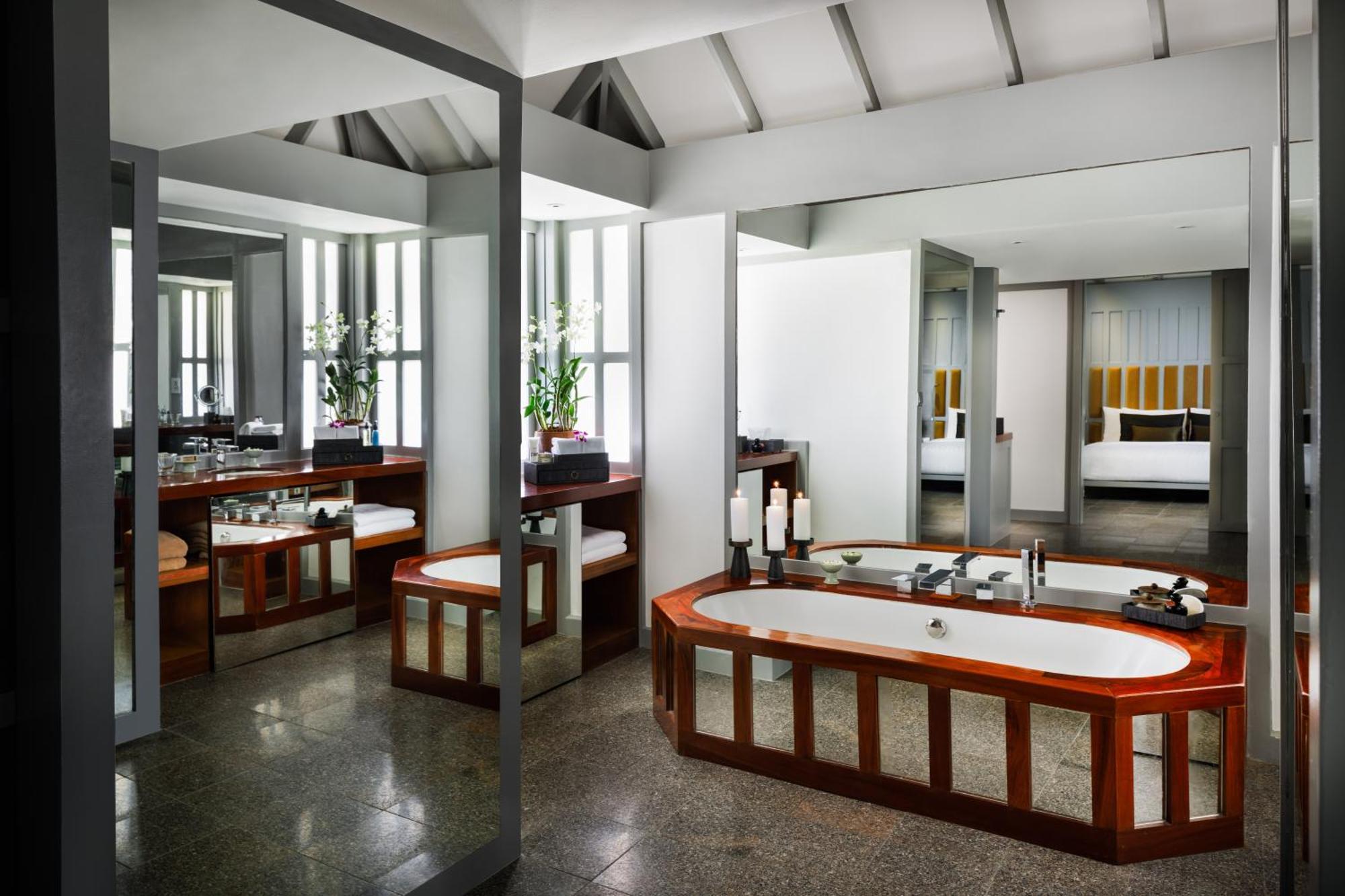 Hotel The Surin Phuket Esterno foto